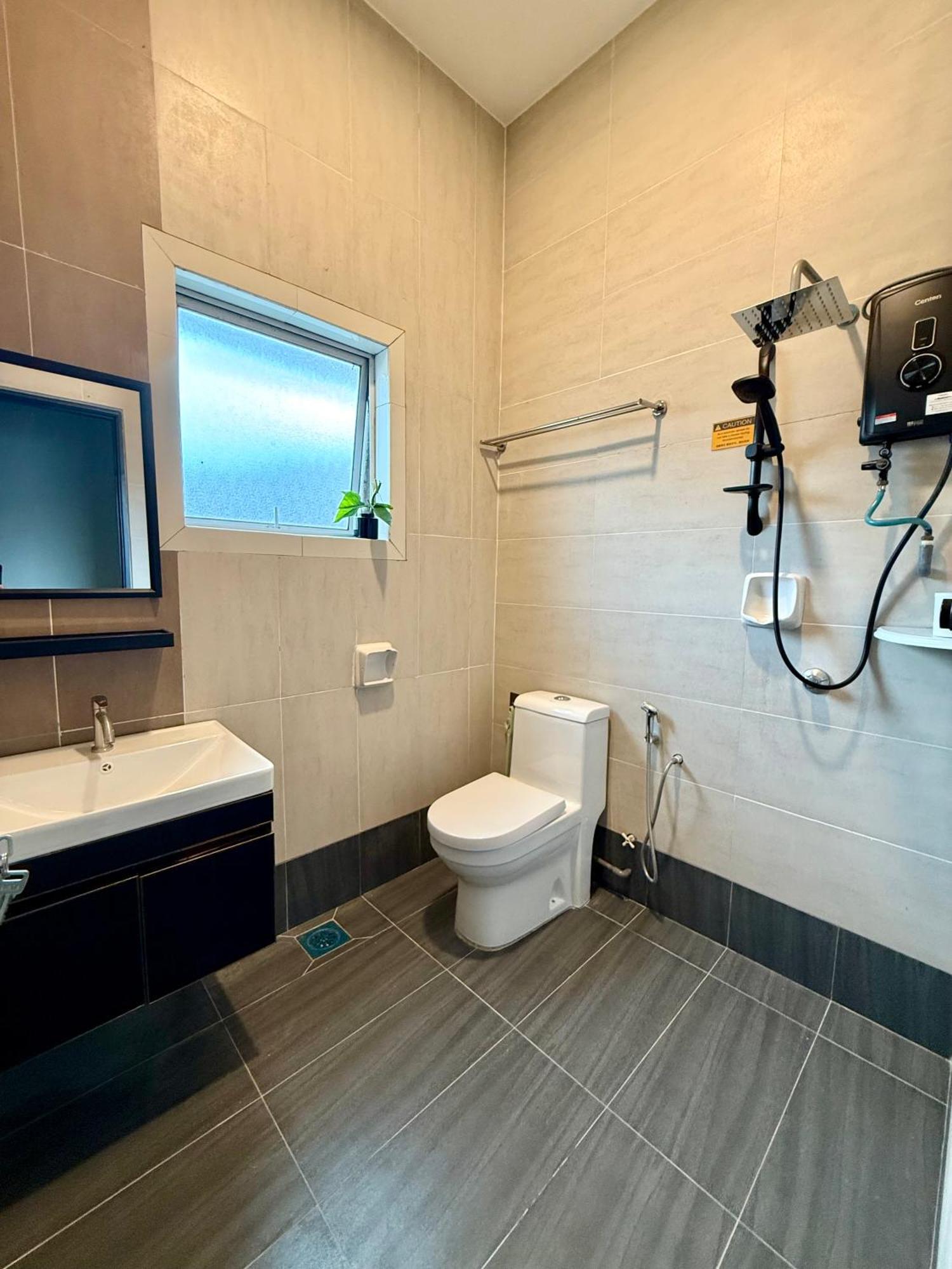 Lyl Evenhill Private Pool-18-23pax 5br Vila Ipoh