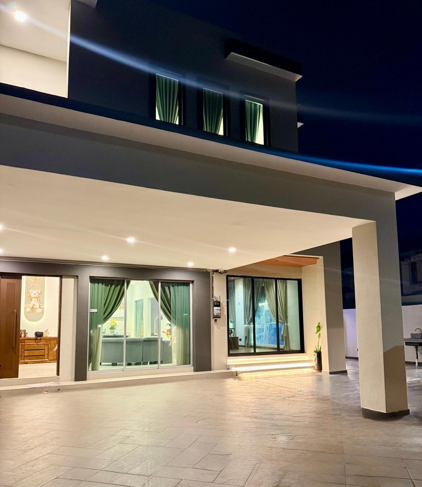 Vila Lyl Evenhill Private Pool-18-23pax 5br Ipoh